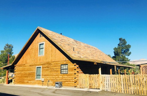 Las Vegas Cabin | Cozy 2-bedroom cabin in amazing Las Vegas with AC and gym