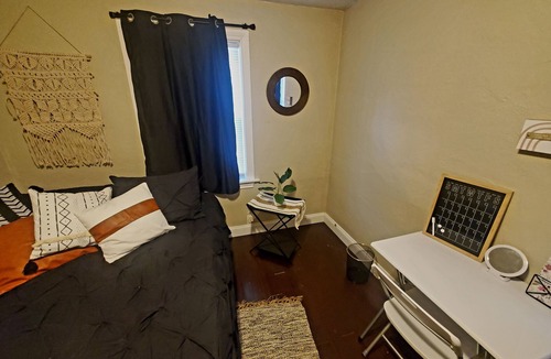 St. John House | Cozy 2 Bedroom Home (Pet Friendly)