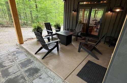 Rockwood House | Cozy 2-bedroom house close to Seven Springs & Hidden Valley, sleeps up to 8