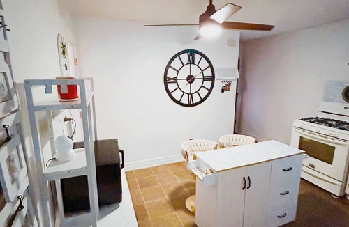 Dellwood House | Cozy 2-bedroom house in adorable St. Louis with AC and fitness room
