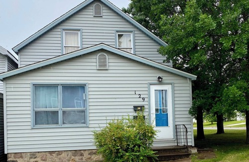 Chisholm House | Cozy 20s Vintage 2BR House in Chisholm