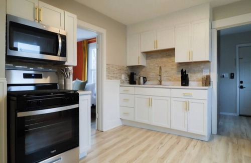 East Peoria House | Cozy 2BR | WiFi + Kitchen | Extended Stay