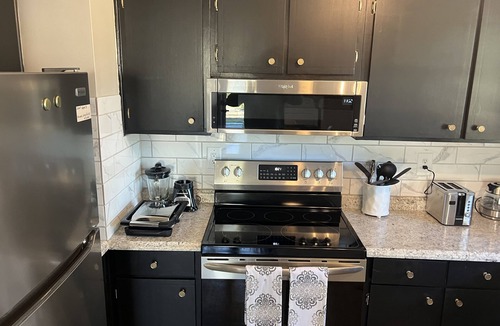 Burton House | Cozy 3 bedrooms /close to marines bases /pet friendly /big yard /