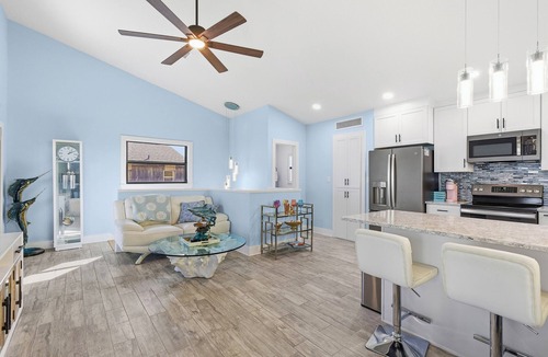 Bethune Beach House | 🏄🏼Cozy Beach Cottage | Steps to Beach | Great Outdoor Spaces | Surf Camp🏄🏼