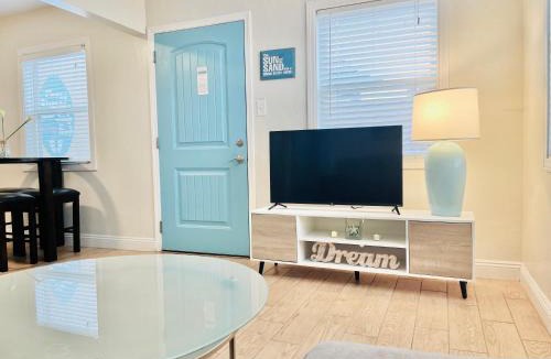 Pacific Beach Apartment | Cozy Beach Cottage