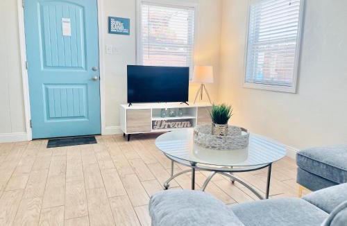 Pacific Beach Apartment | Cozy Beach Cottage