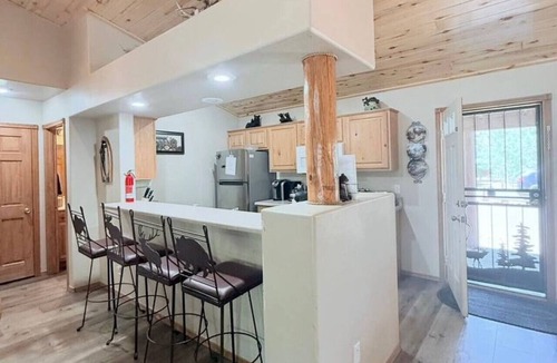 Heber Cabin | Cozy Bear Cabin with Hot Tub