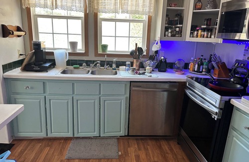 Hayes House | Cozy Cabin in the Woods, a Charming 3-bedroom house in Hayes, Virginia