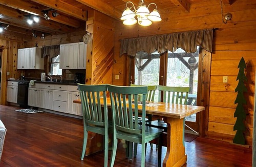 Alpine Lake Apartment | Cozy Cabin your perfect pet friendly mountain escape