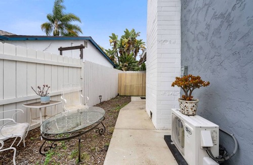 North Clairemont Apartment | Cozy Central Studio for Monthly Living