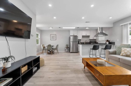 North Clairemont House | Cozy Clean Family Home - Central to everything!