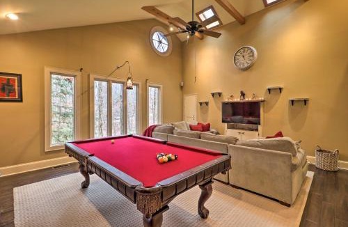 Conyers House | Cozy Conyers Cabin w/Fireplace & Pool Table!