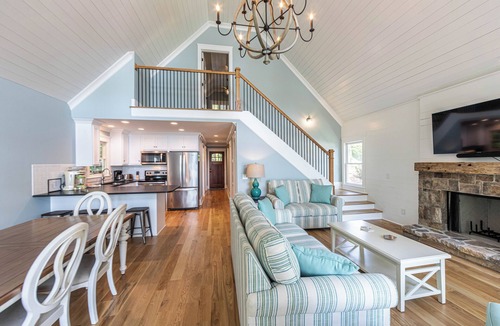 Eatonton House | Cozy Cottage at Lake Oconee Walk-Out Patio Scenic Porch Sleeps 8
