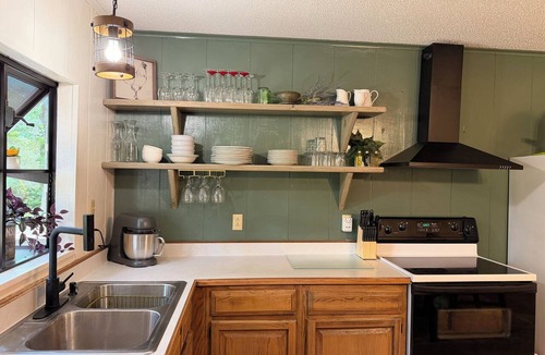 Wright City Cottage | Cozy Cottage on 9 tranquil acres in Wright City, Mo. Minutes to wedding venues!