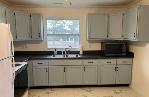 Chickamauga House | Cozy Cottage with Fire Pit - Family & Pet friendly - 20 minutes to Chattanooga