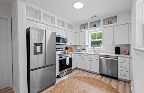 Northwest Quadrant House | Cozy Downtown Boho Retreat - Sleeps 10!