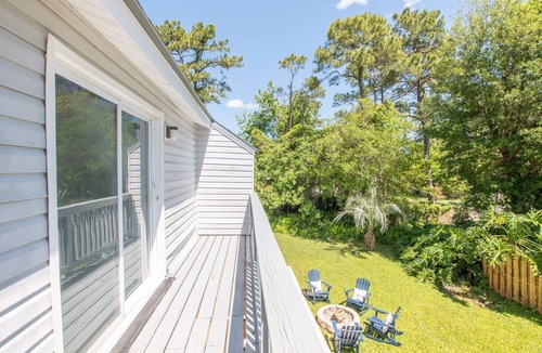 St. Augustine South House | Cozy Family Retreat Pet-Friendly