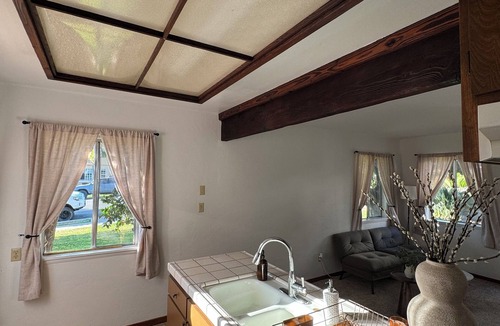 Crown Point Villa | Cozy house by the bay