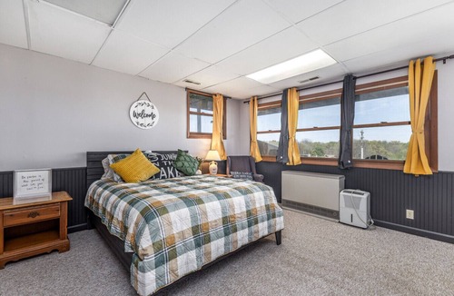 Apple River Cabin | Cozy King + Queen Suite | Near Golf, Lake & Marina