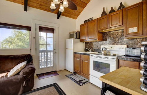 Kalaoa Cottage | Cozy Kona Coast Apt w/Lanai ~ 8 Miles to Beach!