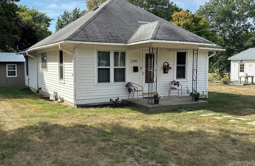 Waverly House | Cozy little house in town with country view on backdeck.