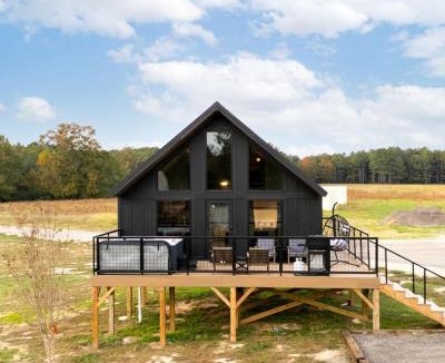 Coosa House | Cozy Modern Cabin with Deck and Hot Tub in Cedar Bluff, Alabama