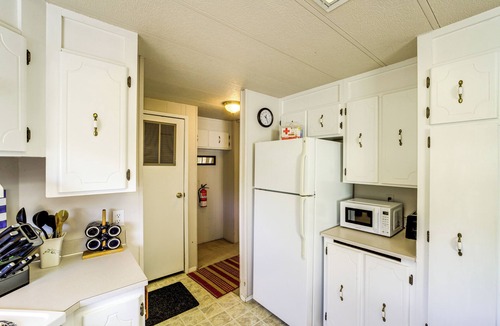 Peshastin Cabin | Cozy Waterfront Home w/Mtn View Near Leavenworth