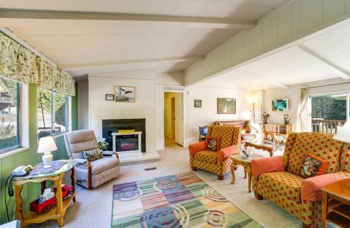 Peshastin House | Cozy Waterfront Home w/Mtn View Near Leavenworth