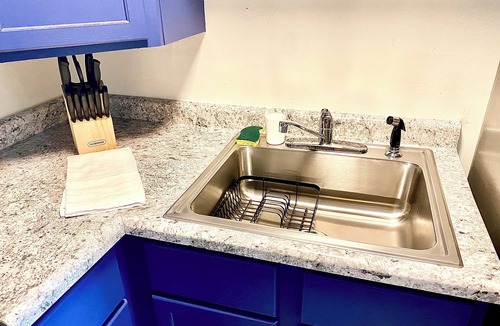 Crown Point Apartment | Crown Point 1 Bedroom Stylish Apartment close to the Square/Downtown