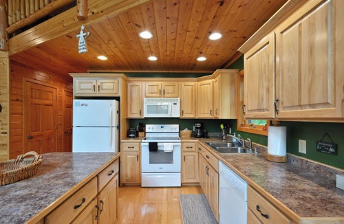 Markville Cabin | Crystal-Clear Ham Lake Family Cabin, Deck, Water Toys, 2 Hours from MSP