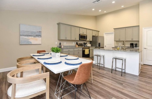 Mcelroys Belleview Villa | Daytona Getaway,Walk to Beach,Game Room,Parking,AC