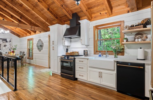 Franklin Cabin | DeerRidge Lodge-Charming Retreat mins from Historic Franklin and Nashville.
