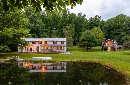 Orrtanna House | Deerwood Estates ~ 2 Homes, Sleeps 24, Perfect for Families, POND