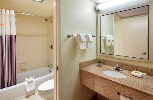 Mission Valley Hotel | Deluxe Suite w/Pool Access & Pets Allowed Near San Diego Zoo - 5.6 miles