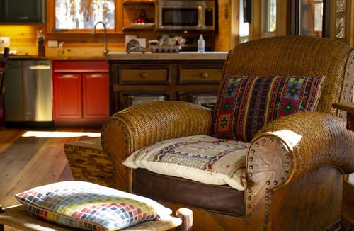 Mentone Cabin | Designer 1880s Log Cabin - 2 Private King Suites - Walk to Mentone