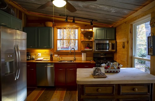 Mentone Cabin | Designer 1880s Log Cabin - 2 Private King Suites - Walk to Mentone