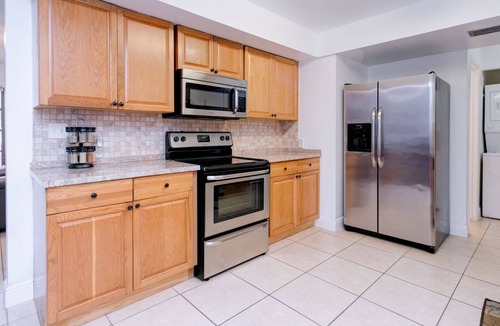 Fort Lauderdale Villa | DESIGNER OASIS RESORT .12 BEDROOMS .7 BATHS .PRIVATE RESORT .SLEEPS 24 GUESTS