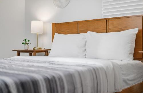 South Hills Apartment | Dormont Pittsburgh 1B Stylish and Modern 1 Bedroom Apartment, Free Street Parking