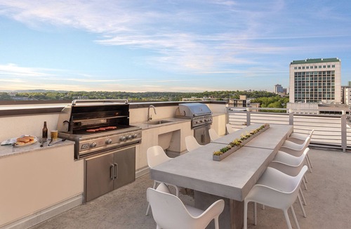 Civic District Apartment | Downtown Austin Condo w/Rooftop Pool! 1 mile from Convention Center!