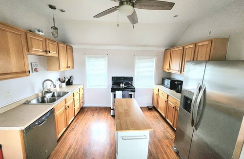 Port Clinton House | Downtown Oasis - Full house 2 minute walk to Jet Express & downtown Port Clinton