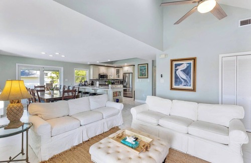 Marathon House | Duck Key Tarpon House 5 Bedroom 3 Baths Duck Key w/45 Dock and Private Pool boat lift available