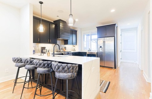 East Nashville Villa | East Nashville Luxe Townhome | 3 King Beds | Walk to Nissan Stadium | Game Lounge & Free Parking