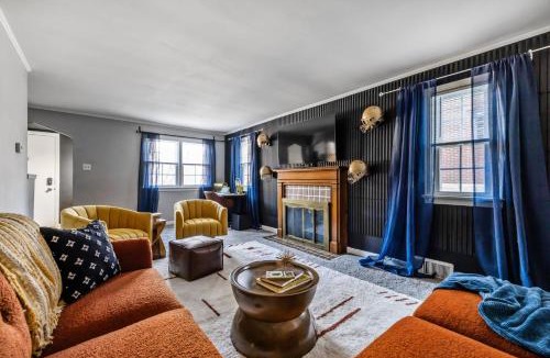 Mount Lebanon House | Eclectic 4Bed with BBQ-Firepit-Games-secretGarden & 7 mile to Downtown