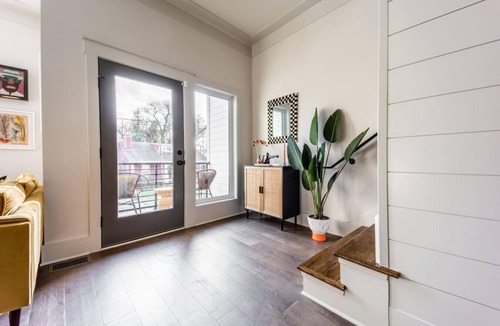 Eastwood House | Eclectic E Nash Townhome Close to Broadway!