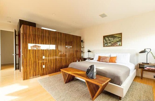 Little Italy House | Elegant 5BR with BBQ Balcony & City Views