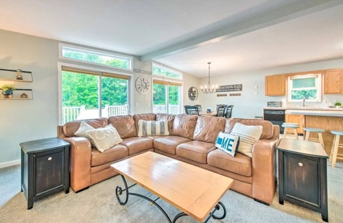 Union Dale House | Elk Mountain Lake House & Ski Lodge – 3BR/2BA Lake