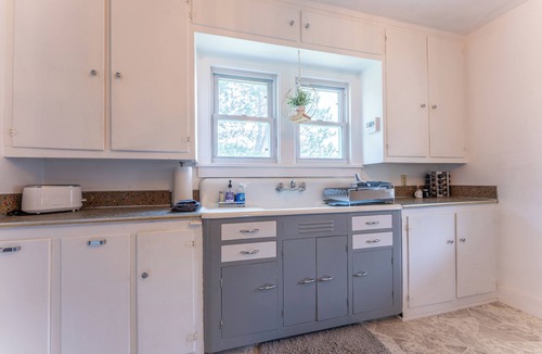Ely House | Ely Group Retreat 5 bedrooms, 3 Bath, Huge Lawn