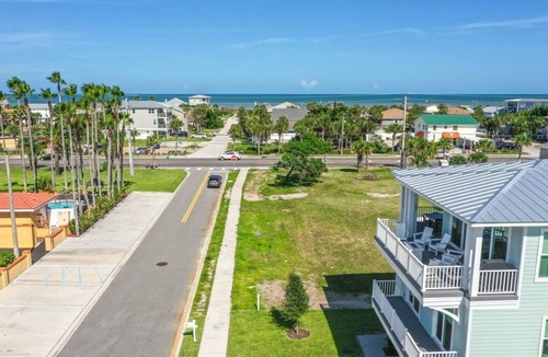St. Augustine Beach Villa | Endless Summer Oasis heated pool and putting green