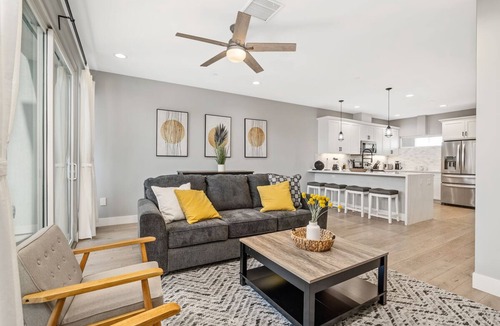 North Park House | Entire Brand New 2-Bedroom Luxury Townhouse! #4