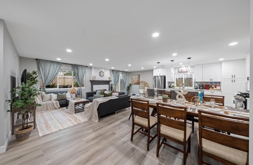 La Presa House | Entire Private Home with Hot Tub, Garage, King Bed, 3 Bedrooms 2 Bathrooms, Available Now